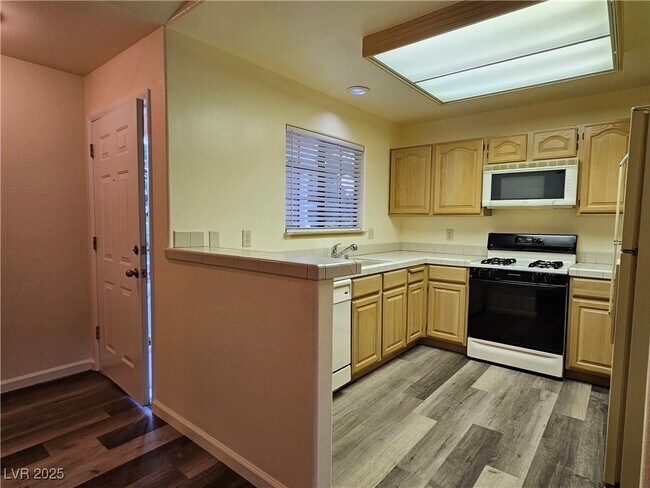 Building Photo - 2851 S Valley View Blvd