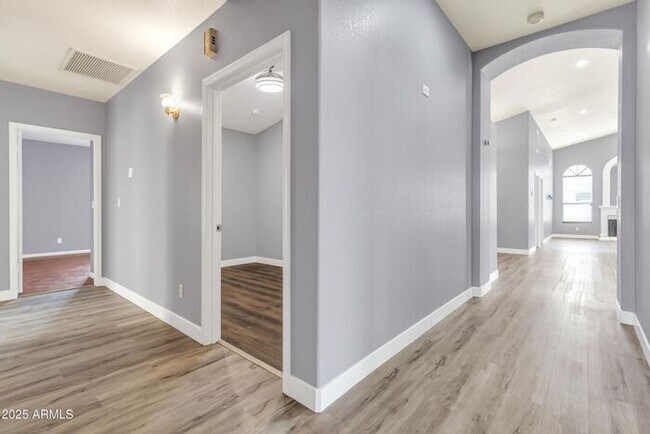 Building Photo - MOVE IN SPECIALS!! 15 DAYS RENT FREE!! Stunning 4beds/2.5baths single-level home in the heart of ...