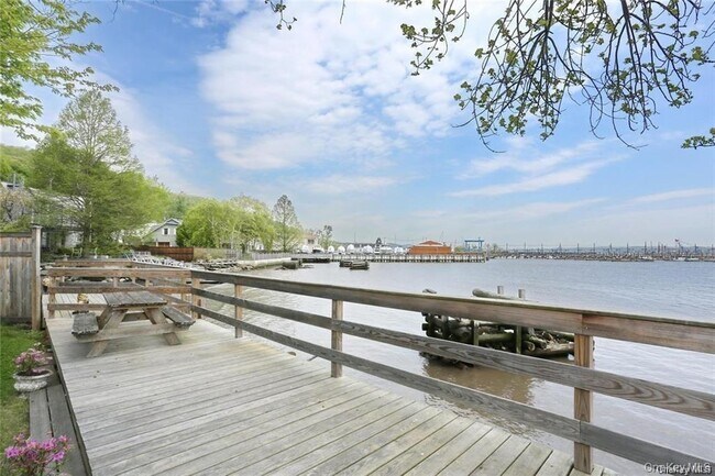 Primary Photo - 593 Piermont Ave