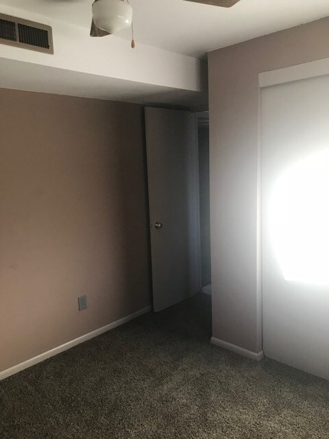 Building Photo - Cute Bi-Level 3 Bed/2 Bath Home!