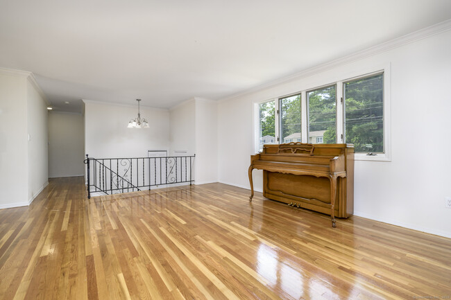 Building Photo - 10 Stanwick Pl
