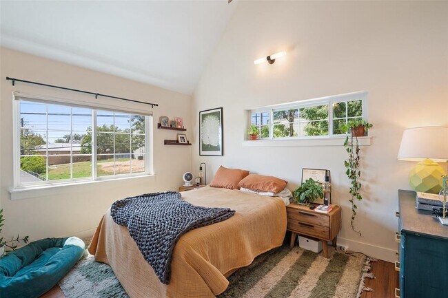 Building Photo - 2205 S L Davis Ave