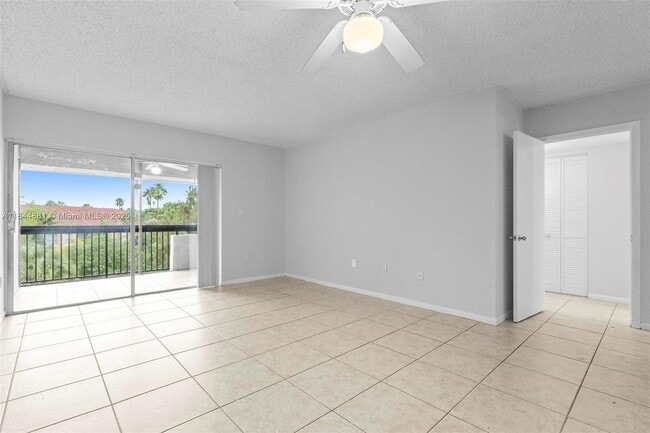Building Photo - 711 N Pine Island Rd
