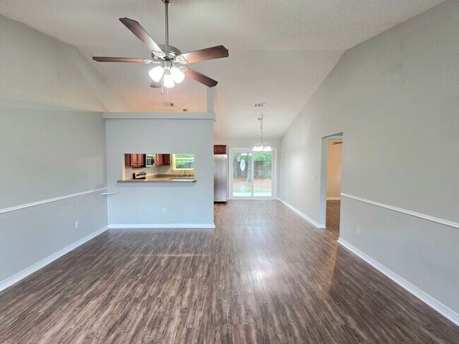 Building Photo - 6607 Woodbury Forest Dr
