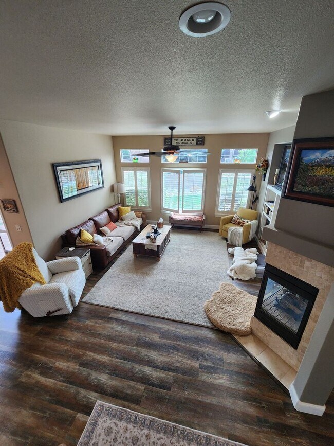 Building Photo - Beautiful Home in Pine Creek