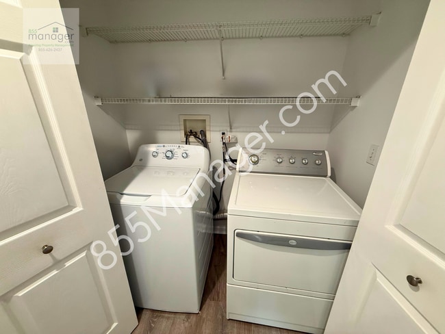 Building Photo - Updated 4-Bedroom with Primary Suite & Fen...