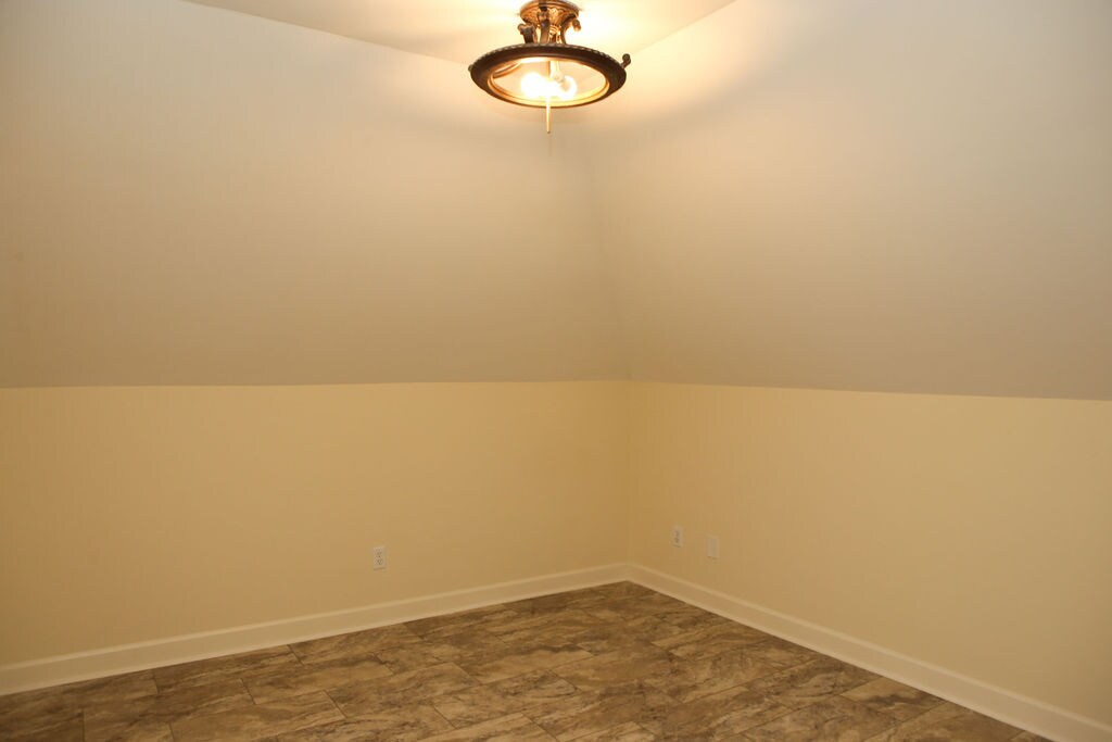 Building Photo - 817 N Elm St