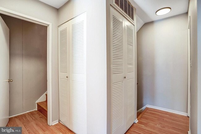 Building Photo - 9930 Brookridge Ct