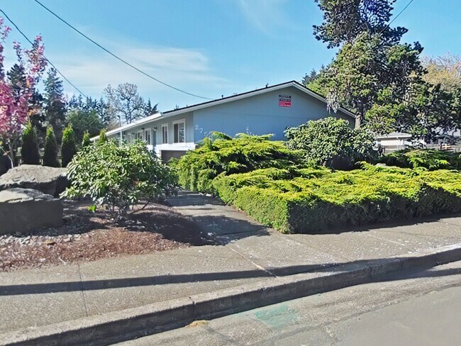 Primary Photo - 2 Bedroom Apartment ~ Close to Campus ~ Sm...