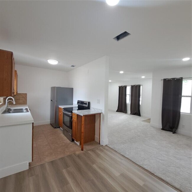 Building Photo - 2851 28th Ave N