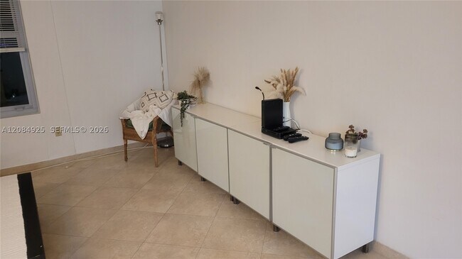 Building Photo - 2899 Collins Ave