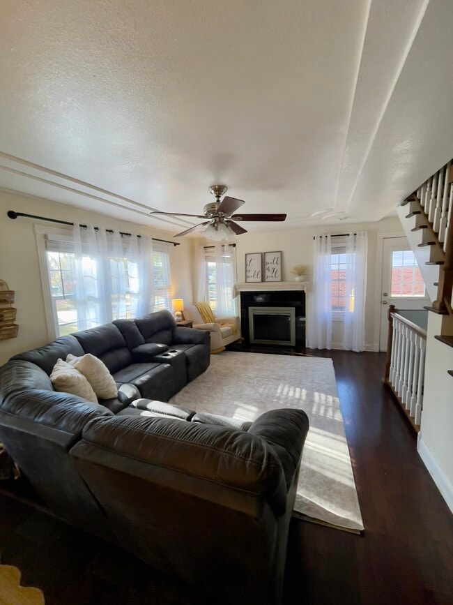 Building Photo - 1218 W 25th St S