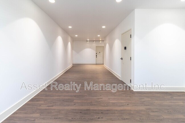 Building Photo - 1110 Franck St