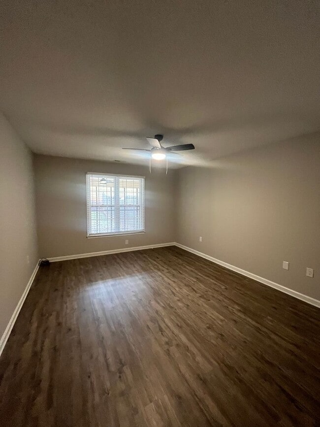 Building Photo - 19 Somersett Dr