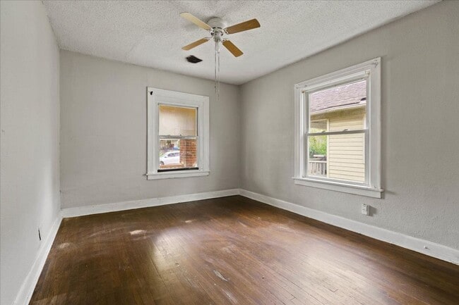 Building Photo - 2 Bed 1 Bath