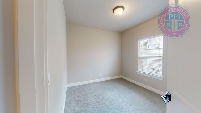 Building Photo - REED'S CROSSING!  Luxury Home, Stylish Amenities, Central Air-Conditioning, Close To Nike & Intel