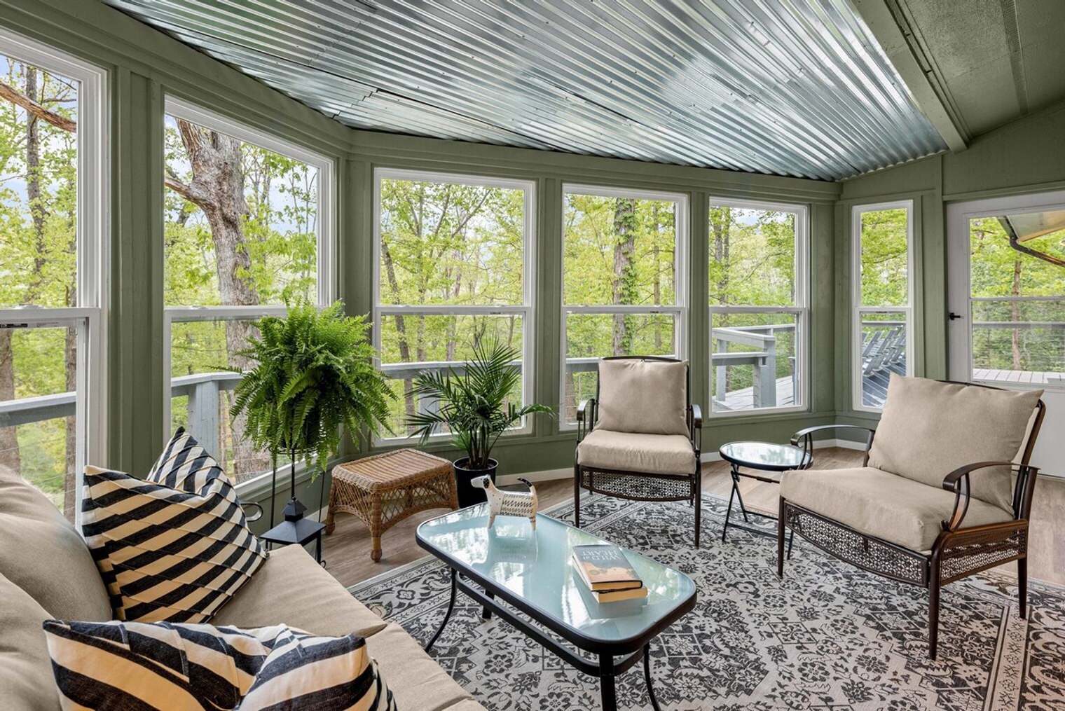 Building Photo - 16 Brompton Ln