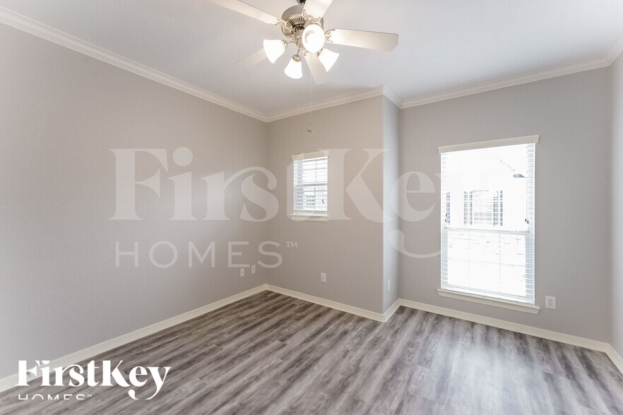 Building Photo - 3215 Holly Thicket Dr