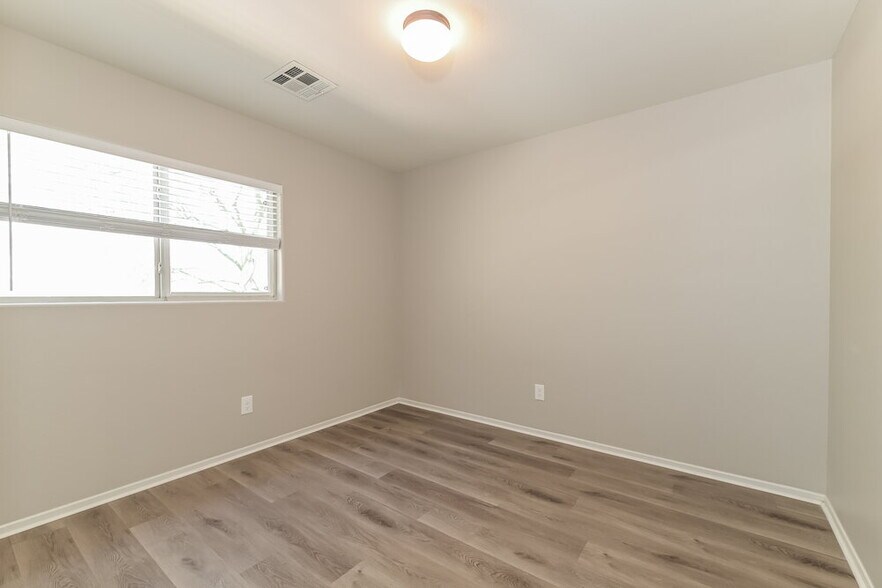 Building Photo - 11548 Kindsland St