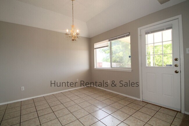 Building Photo - Exceptional!