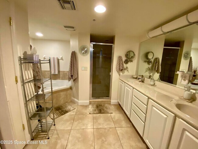 Building Photo - 732 Bayside Dr