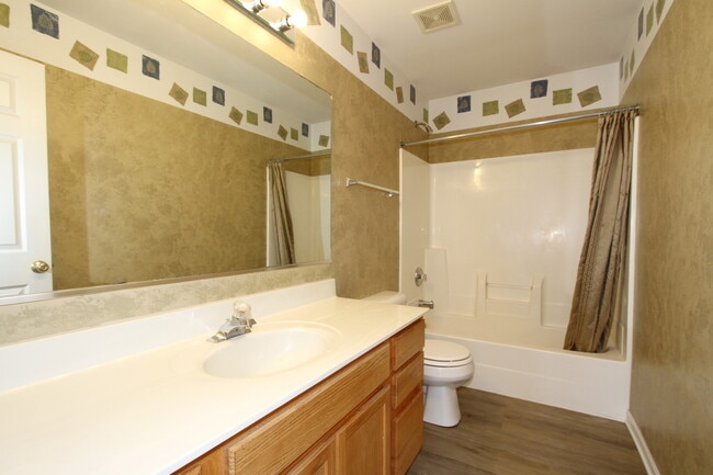 Building Photo - 24313 White Oak Dr