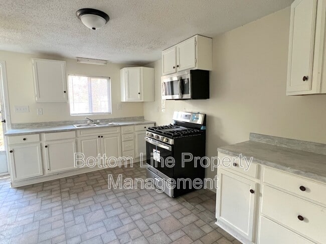 Building Photo - 118 Nat Barber Ave