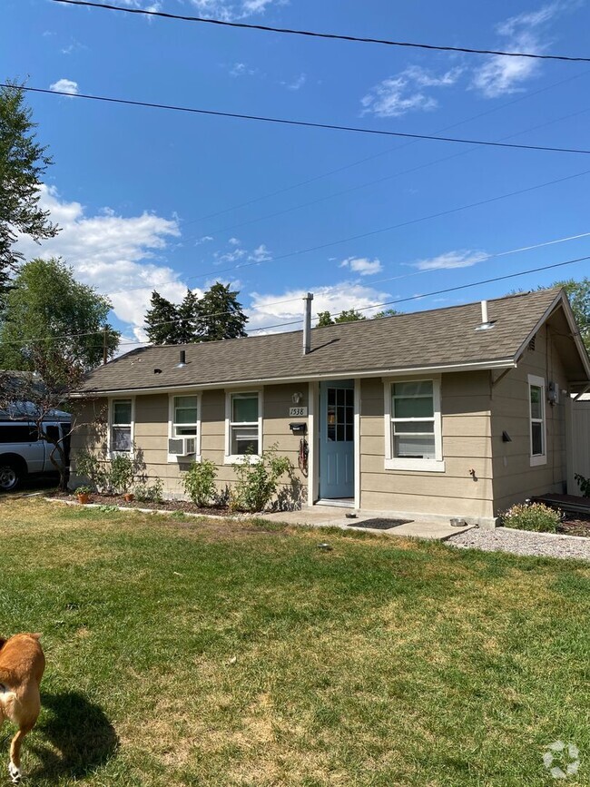 Building Photo - Centrally located Missoula Gem-No pet rent