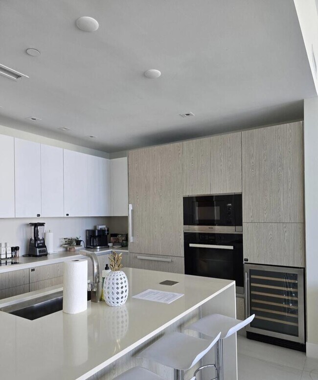 Building Photo - 3100 N Ocean Dr