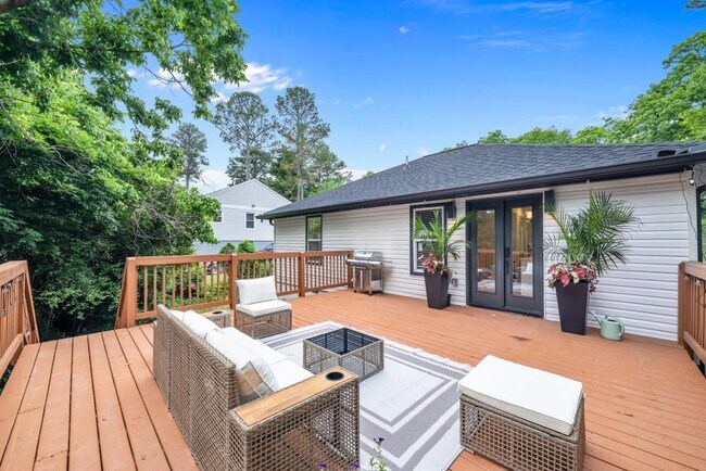 Building Photo - 2028 Hilburn Dr SE