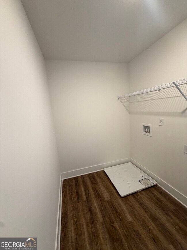 Building Photo - 213 Laney Dr