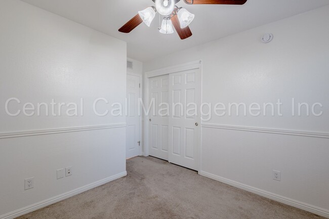 Building Photo - 3 Bedroom/2 Bath Home with Paid Solar and ...