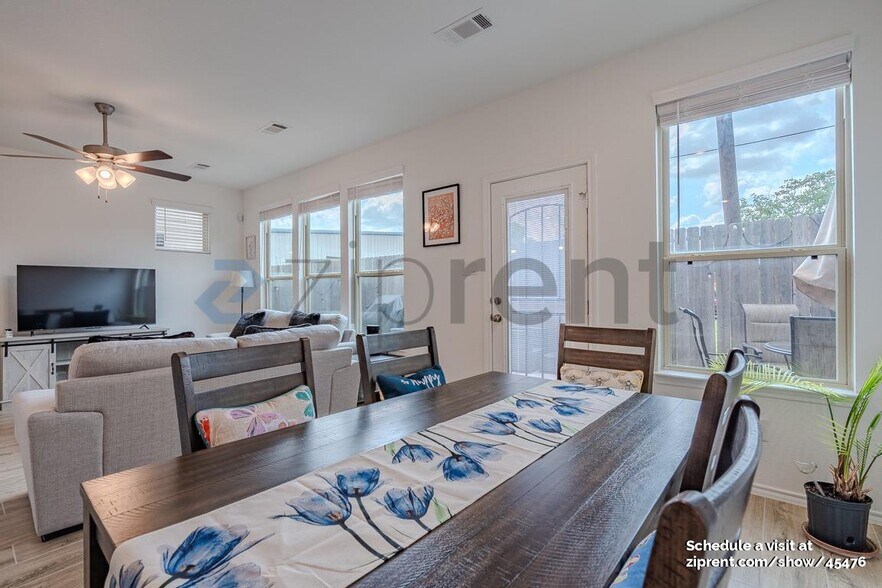 Building Photo - 3218 Longleaf Meadows Dr