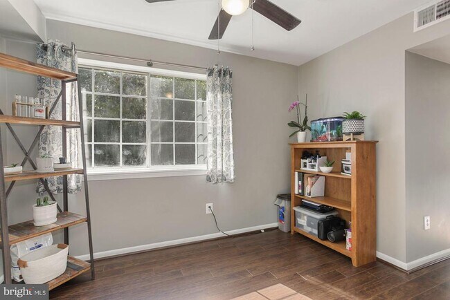 Building Photo - 1541 Colonial Dr