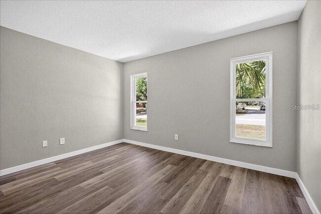 Building Photo - 8 Blare Dr