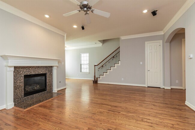Building Photo - 10126 Holly Chase Dr