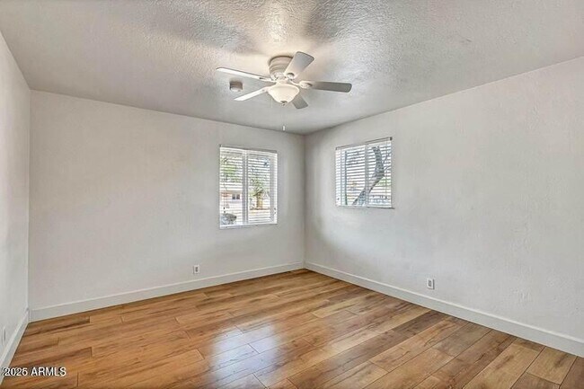 Building Photo - 721 E Vista Del Cerro Dr