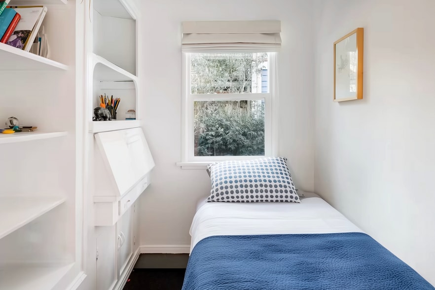 3rd room: Tiny bedroom or office - 829 Superba Ave