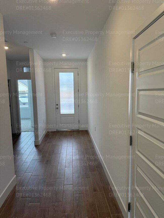 Building Photo - Newly constructed 3 bedroom/ 3 bathroom ho...