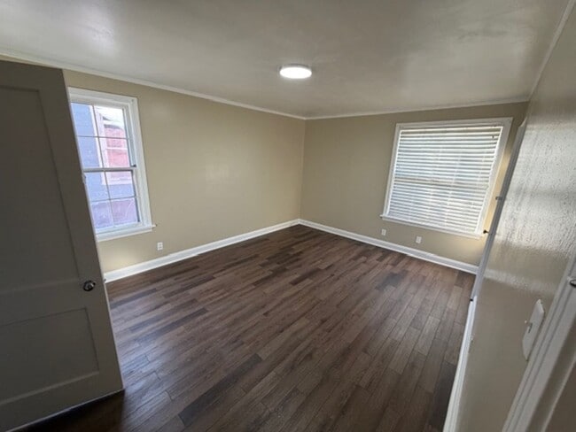 Building Photo - Updated 2 Bedroom Apartment near LSUS!