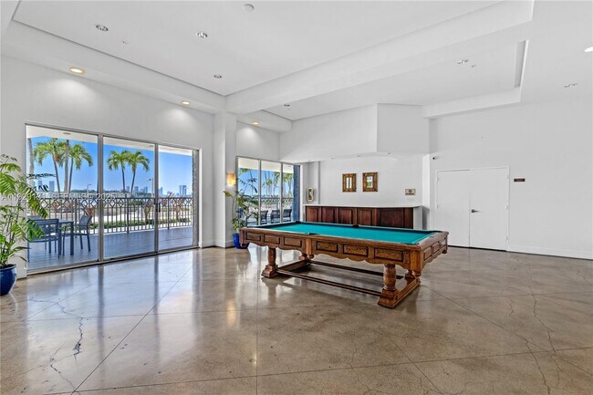 Building Photo - 800 West Ave