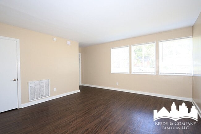 Building Photo - 1080 N Evergreen St