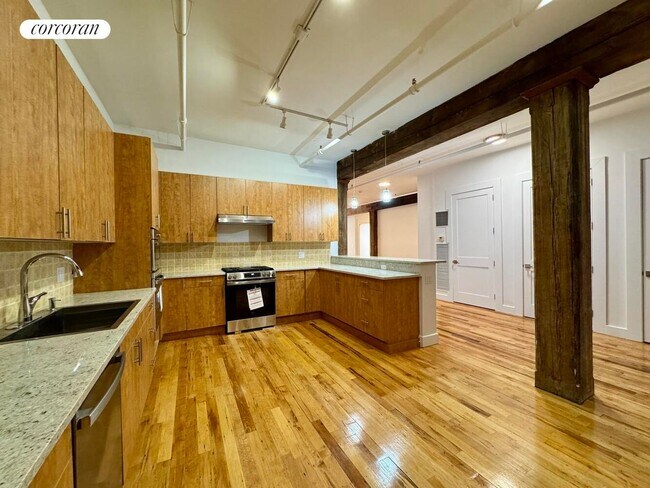 Building Photo - 275 Conover St