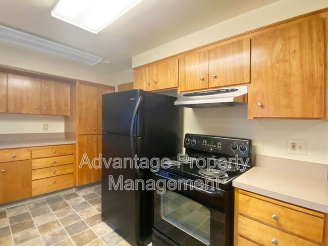 Building Photo - 411-413 E 3rd Street