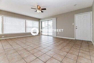 Building Photo - 2 Bedroom Pet-Friendly Home in Fort Myers,...