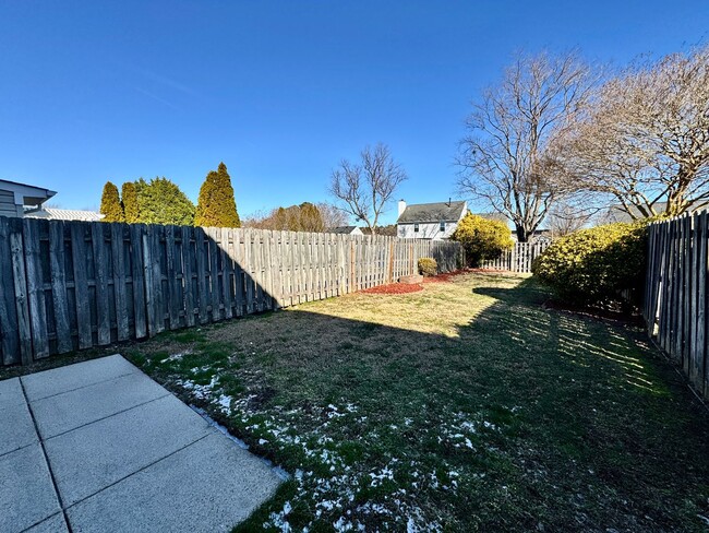 Building Photo - Ready NOW!! Fabulous 3-Bedroom Townhome w/...