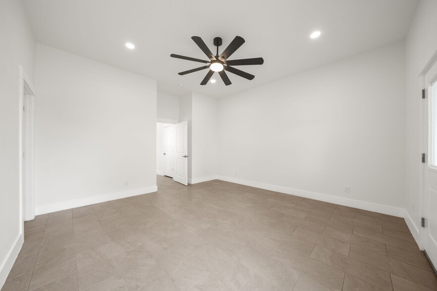 Building Photo - 247 Princeton Ave