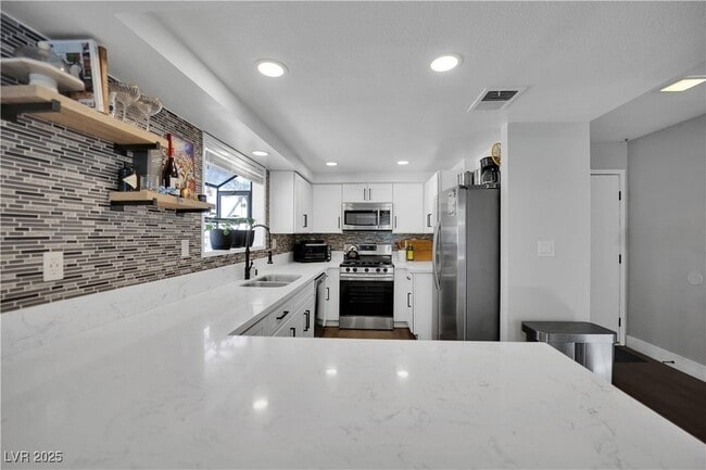 Building Photo - 3959 Salisbury Pl