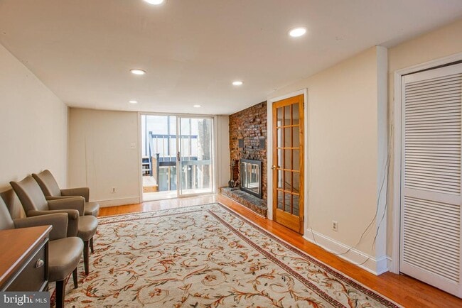Building Photo - 733 N 24th St