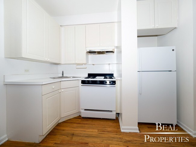 Building Photo - 917 W Dakin St
